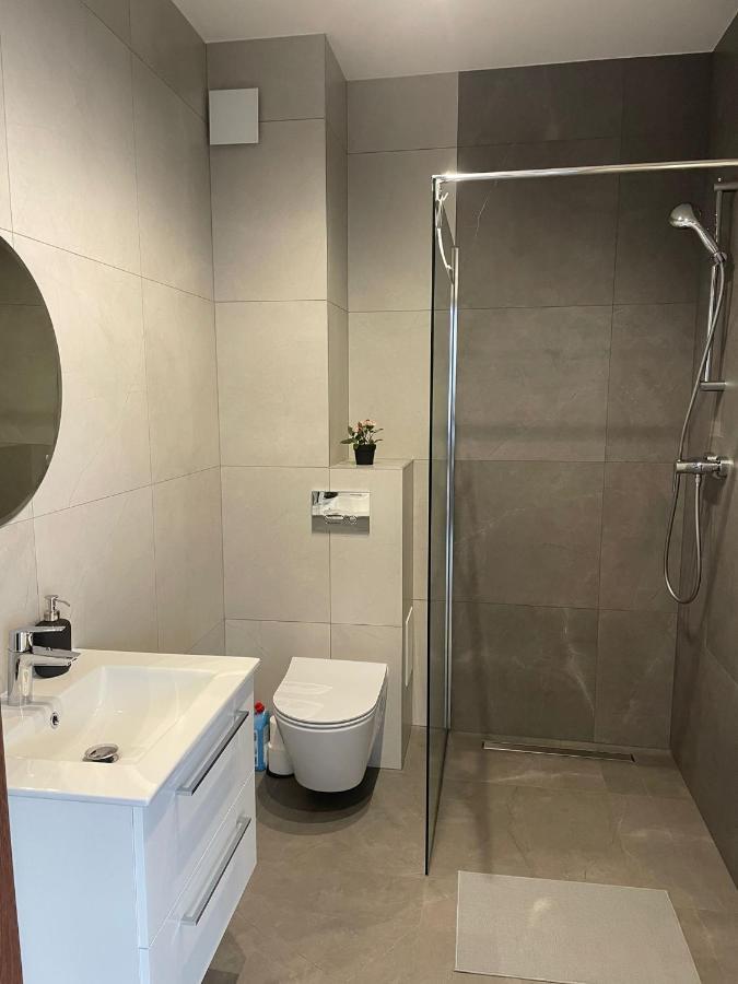 Z Widokiem Apartamenty - Apartamenty Z Widokiem Na Gory I Zewnetrzna Balia ชกลาร์สกา ปอเรมบา ภายนอก รูปภาพ